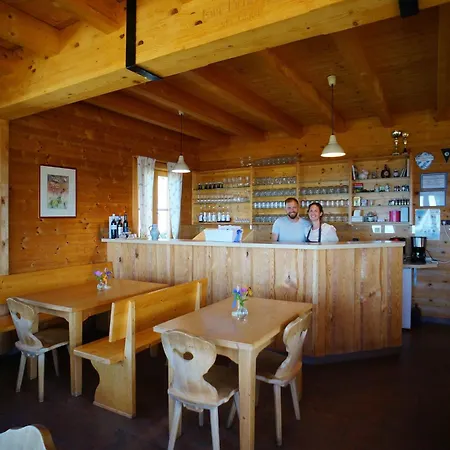 Glatzl Trahuetten Alm