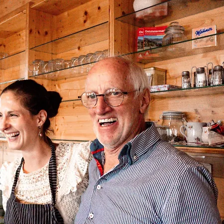 Glatzl Trahuetten Alm *